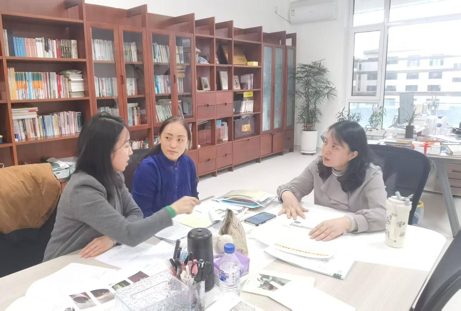 历程三：在观察中学会写作（观察 · 读《爬山虎的脚》 · 写日记）